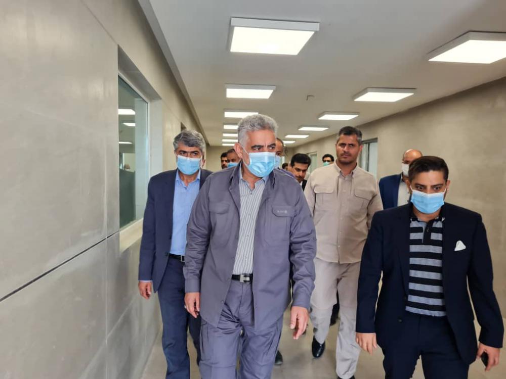 بازدید استاندار گیلان از روند ساخت و تجهیز یک شرکت دارویی در شهرک صنعتی سپیدرود رشت