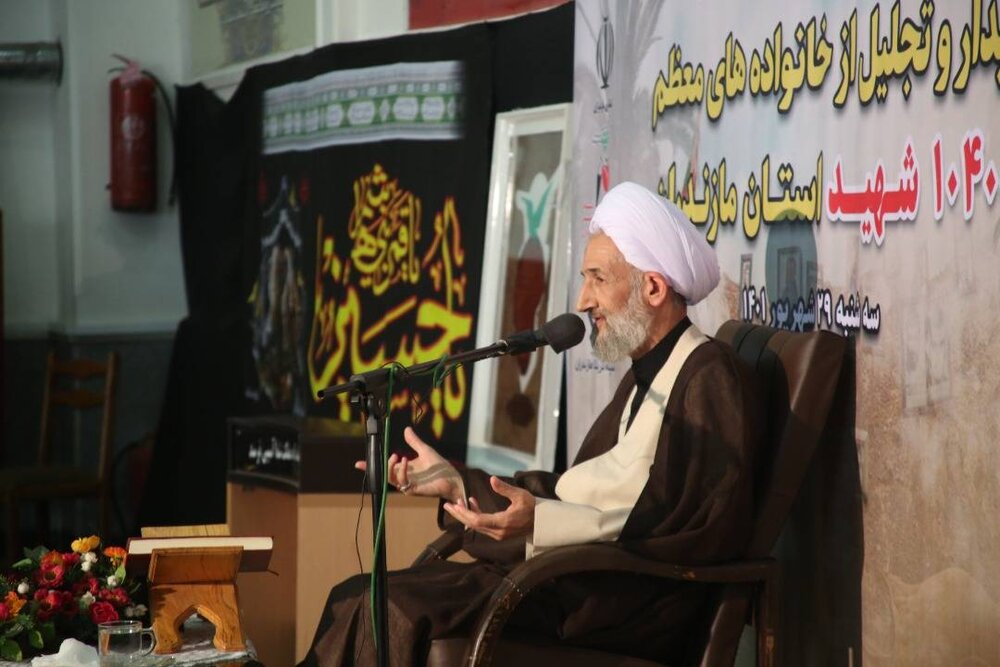 مردم مازندران پای علم انقلاب ایستاده اند