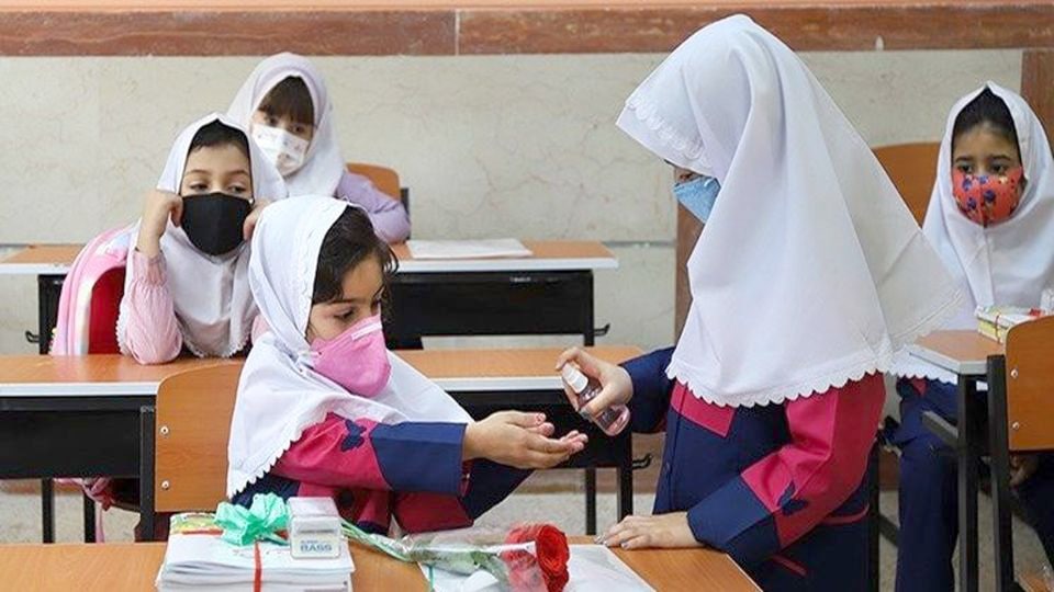 نگرانِ سلامتیِ دانش آموزان هستیم