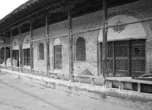 یک خانه تاریخی روی گسل تخریب