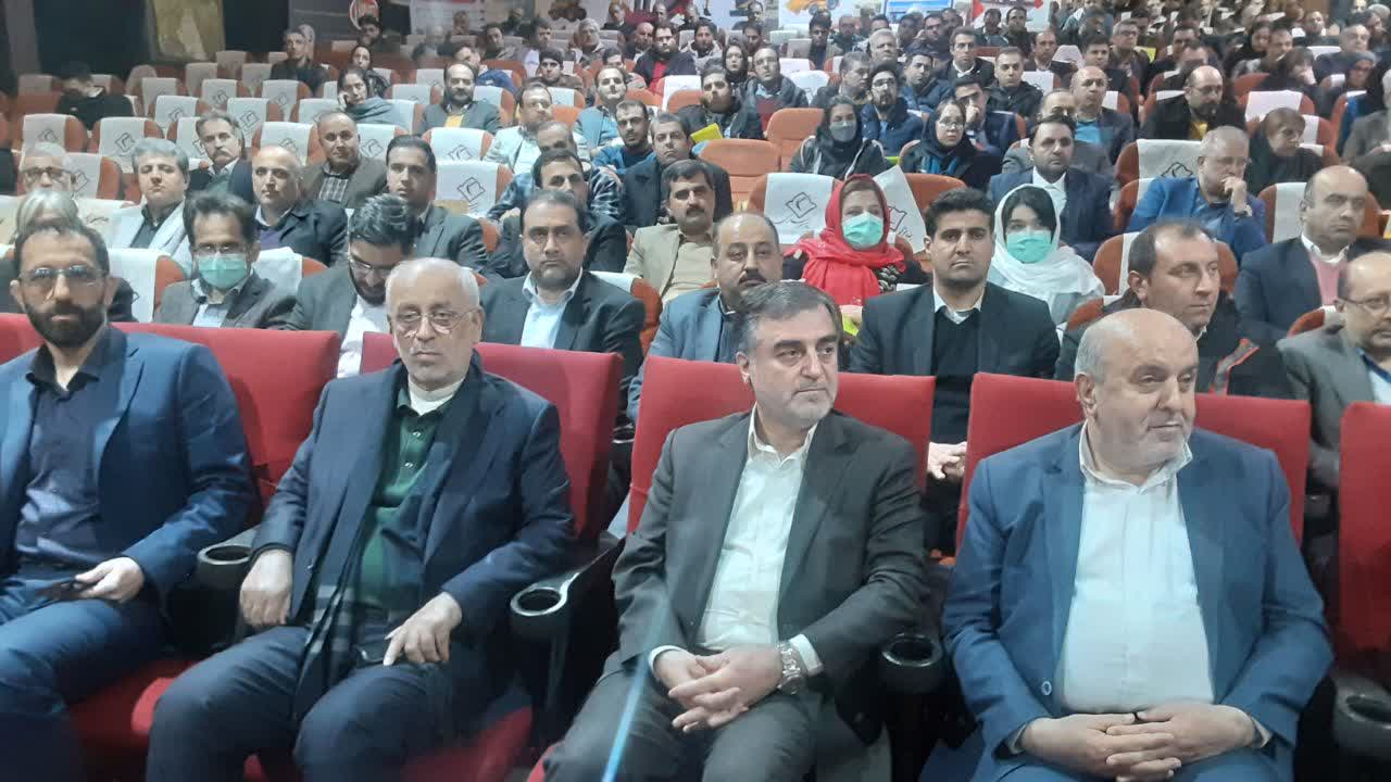تنگ‌نظری و نگاه سیاسی را از تولید و صنعت برداریم