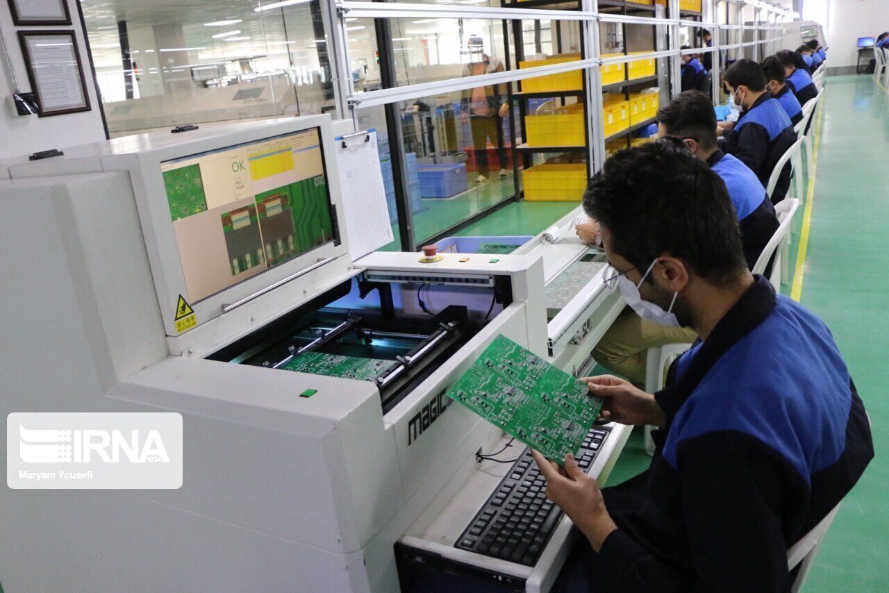 باید پای تولیدات دانش بنیان را به اقتصاد ملی باز کنیم
