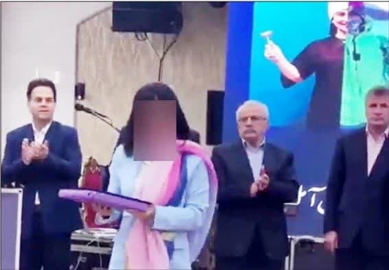 نماینده‌ی‌ وسط‌باز!