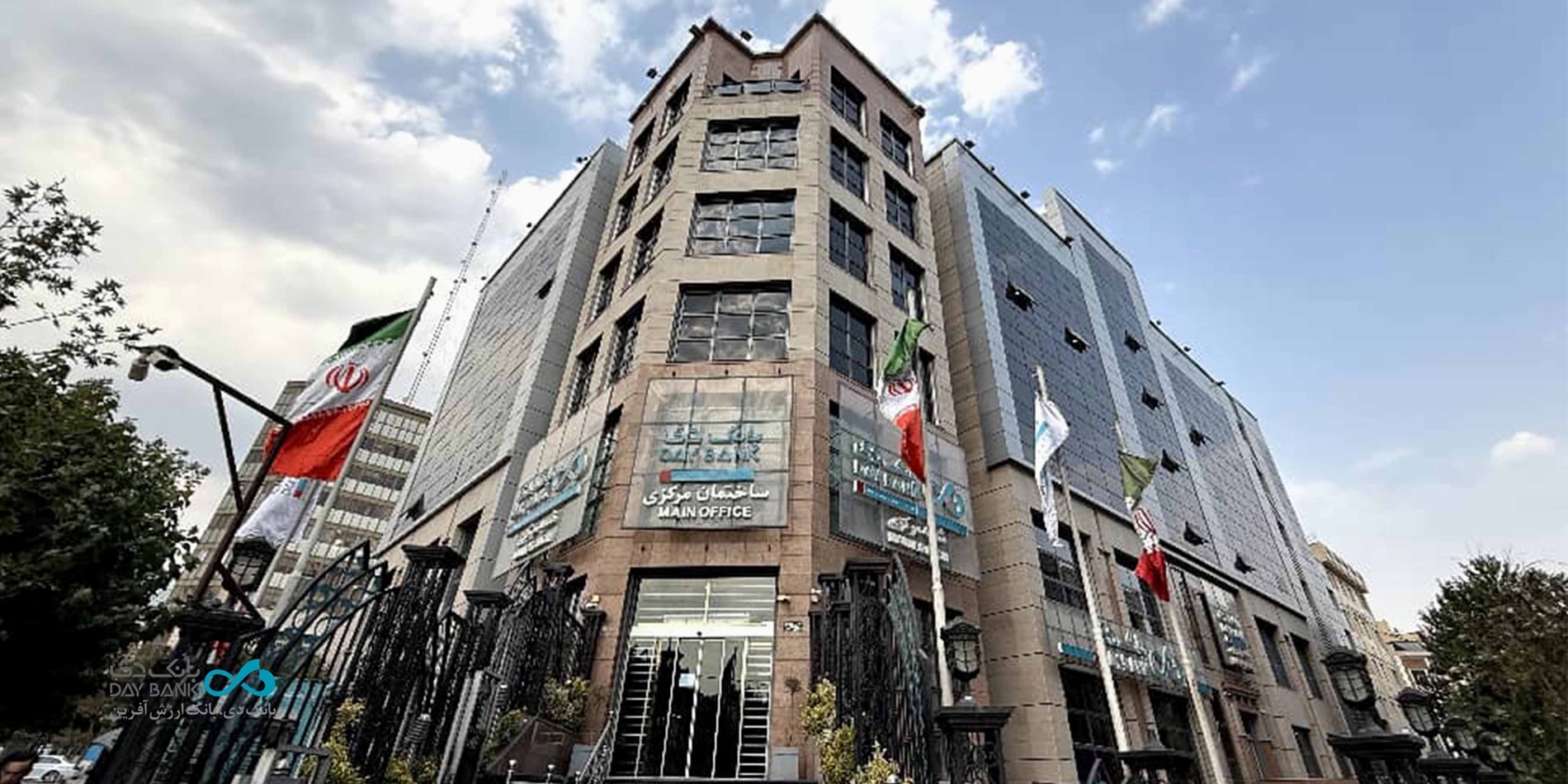 ادعای پرداخت شدن حقوق نجومی و وام ۴٫۵ میلیارد تومانی اشتباه است